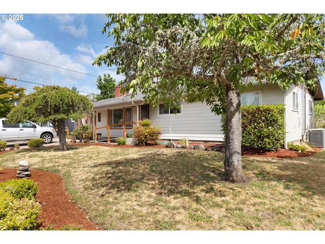 1862 Nw OERDING Ave, Roseburg, OR 97471