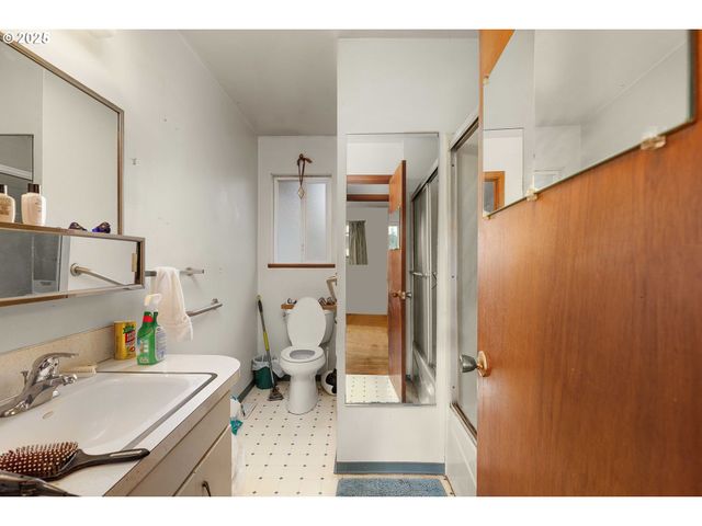 1862 Nw OERDING Ave, Roseburg, OR 97471