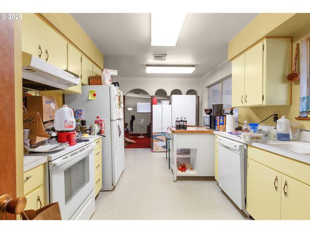 1862 Nw OERDING Ave, Roseburg, OR 97471