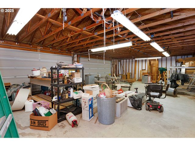 1862 Nw OERDING Ave, Roseburg, OR 97471