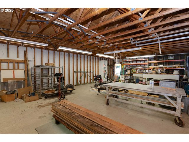 1862 Nw OERDING Ave, Roseburg, OR 97471