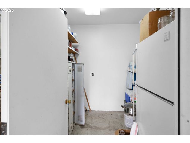 1862 Nw OERDING Ave, Roseburg, OR 97471