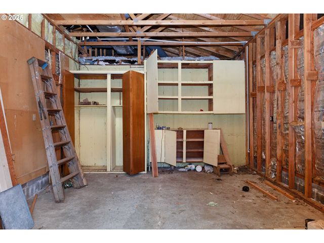 1862 Nw OERDING Ave, Roseburg, OR 97471