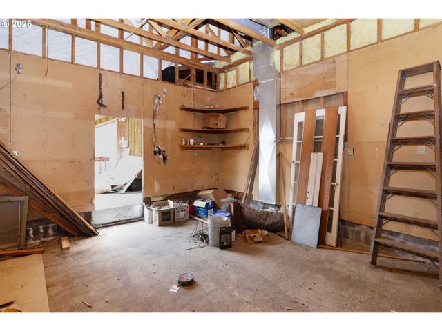 1862 Nw OERDING Ave, Roseburg, OR 97471