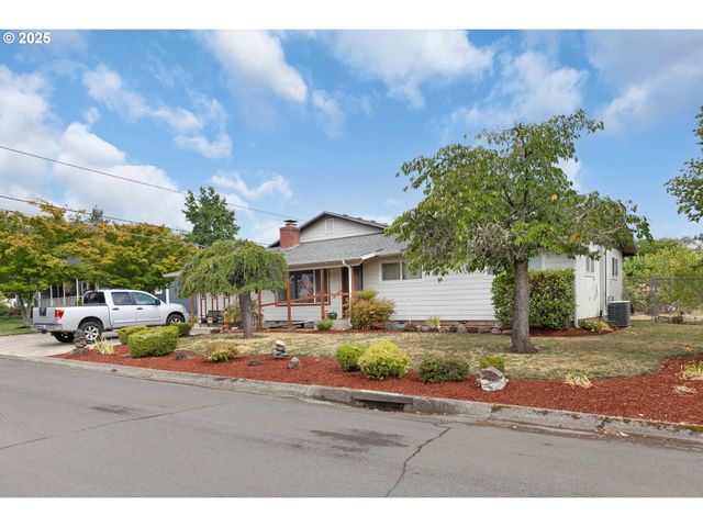 1862 Nw OERDING Ave, Roseburg, OR 97471