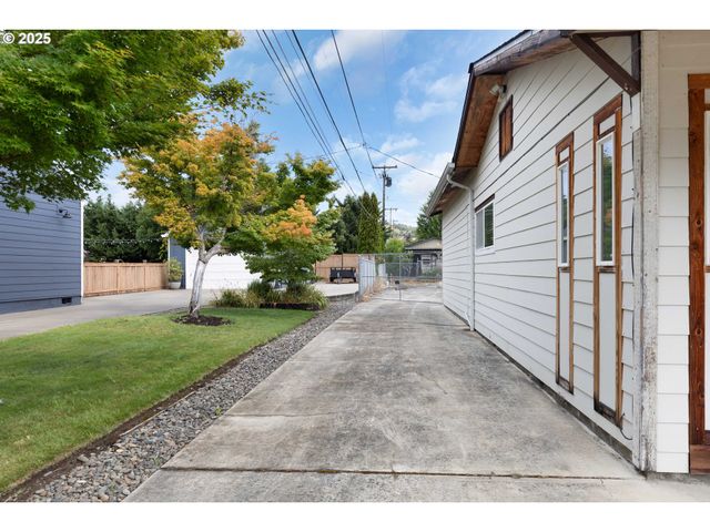 1862 Nw OERDING Ave, Roseburg, OR 97471