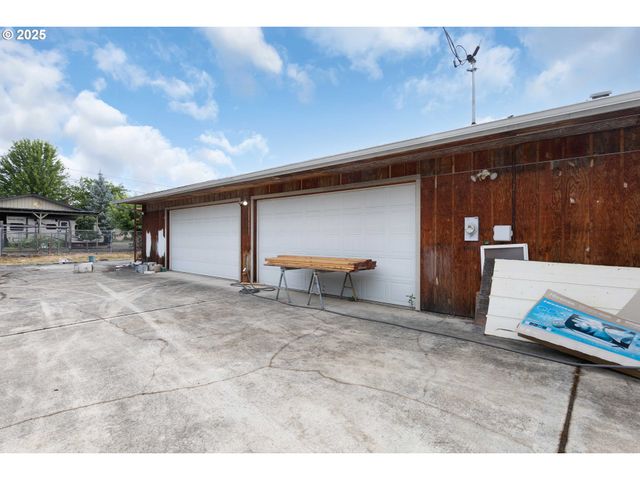1862 Nw OERDING Ave, Roseburg, OR 97471