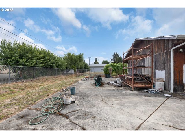 1862 Nw OERDING Ave, Roseburg, OR 97471