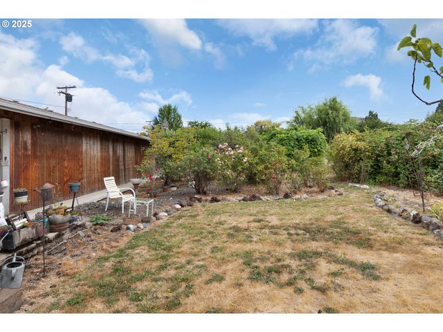 1862 Nw OERDING Ave, Roseburg, OR 97471