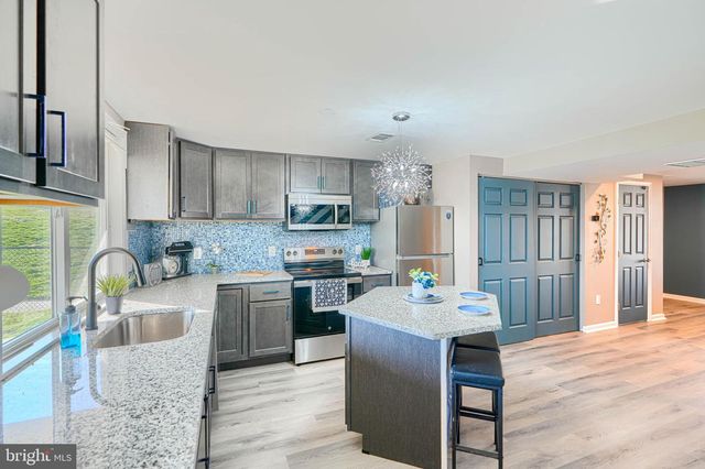 800 SECKEL CT, Baltimore, MD 21227