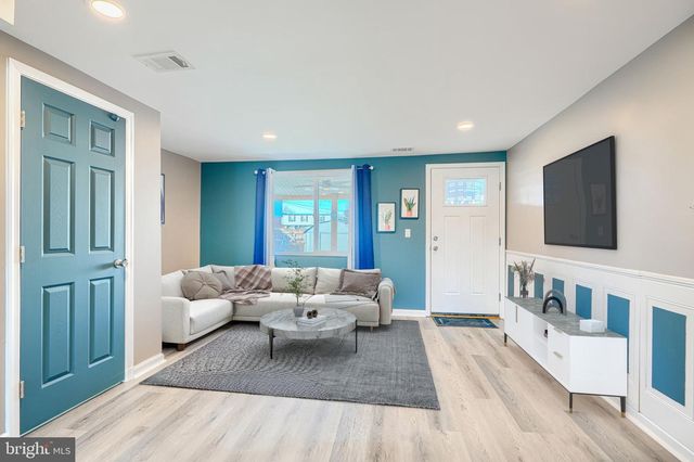 800 SECKEL CT, Baltimore, MD 21227