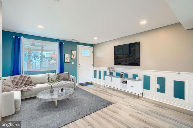 800 SECKEL CT, Baltimore, MD 21227