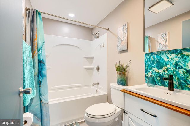 800 SECKEL CT, Baltimore, MD 21227