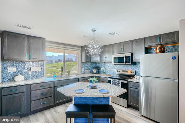 800 SECKEL CT, Baltimore, MD 21227