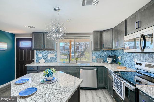 800 SECKEL CT, Baltimore, MD 21227