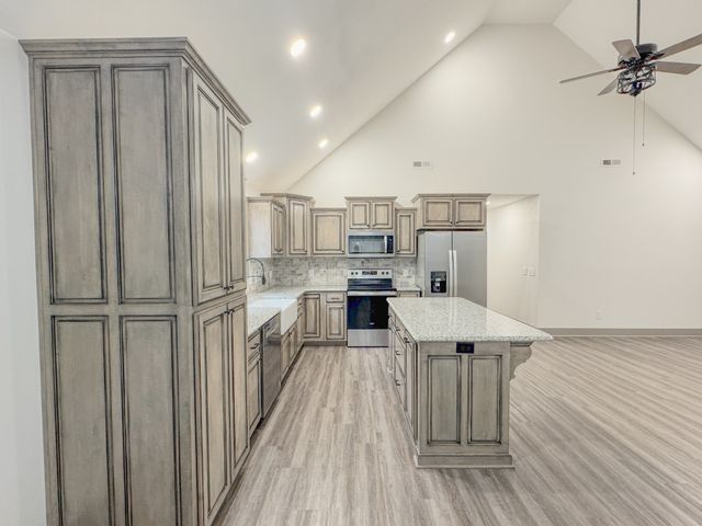 122 Mazie Dr, Lafayette, TN 37083