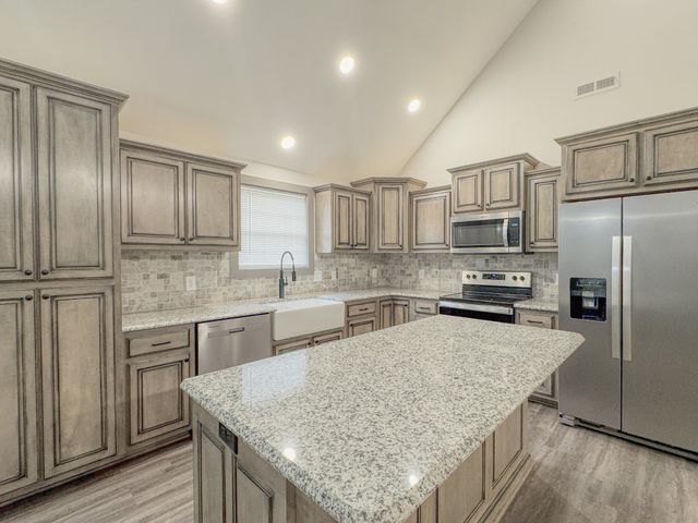 122 Mazie Dr, Lafayette, TN 37083