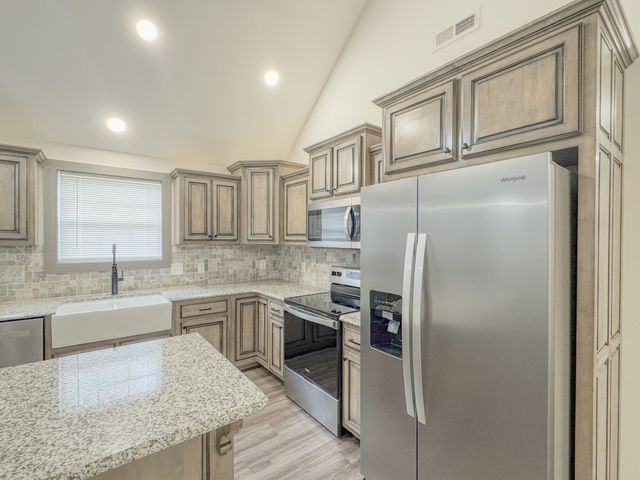 122 Mazie Dr, Lafayette, TN 37083