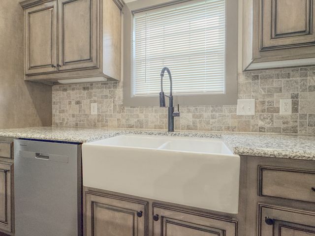 122 Mazie Dr, Lafayette, TN 37083