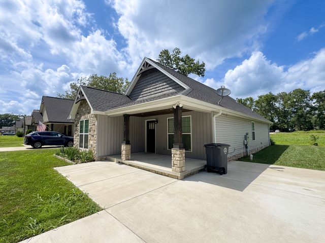 122 Mazie Dr, Lafayette, TN 37083