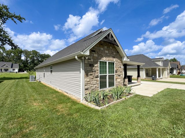 122 Mazie Dr, Lafayette, TN 37083
