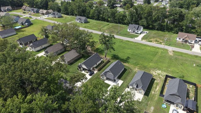 122 Mazie Dr, Lafayette, TN 37083