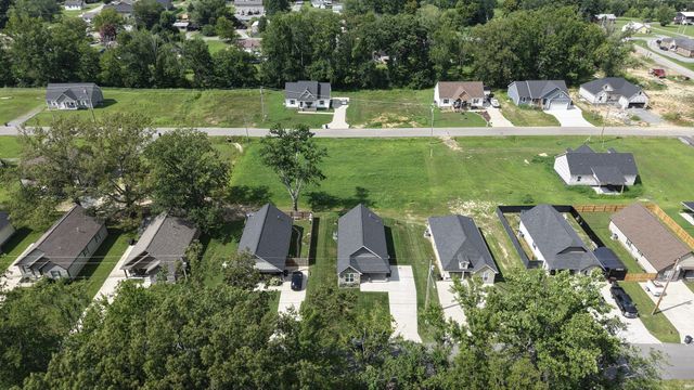 122 Mazie Dr, Lafayette, TN 37083