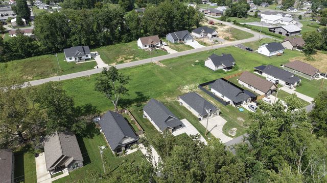 122 Mazie Dr, Lafayette, TN 37083