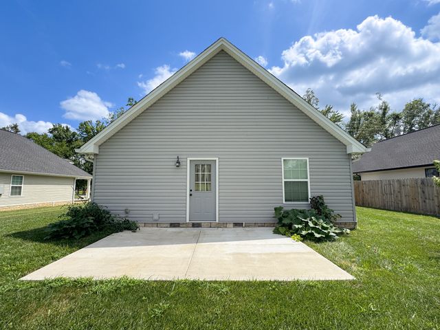 122 Mazie Dr, Lafayette, TN 37083