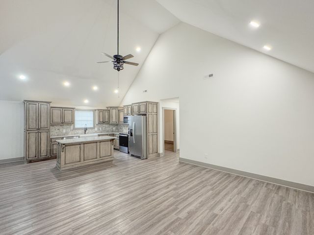 122 Mazie Dr, Lafayette, TN 37083