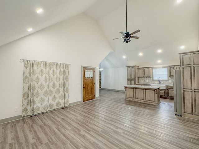 122 Mazie Dr, Lafayette, TN 37083