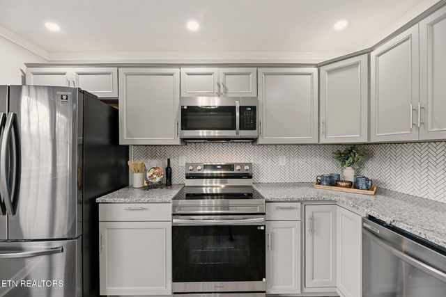 1407 Peltier Rd, Knoxville, TN 37912