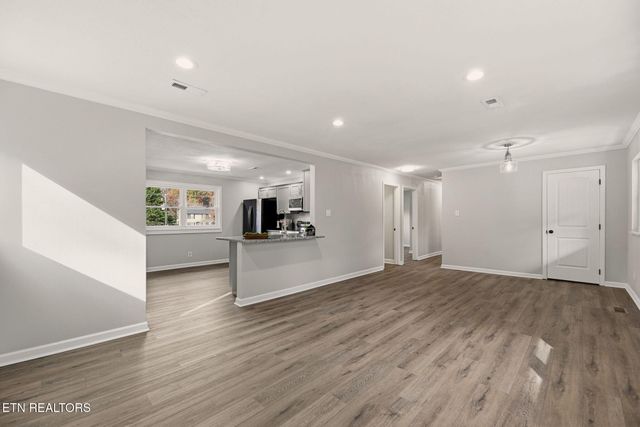 1407 Peltier Rd, Knoxville, TN 37912