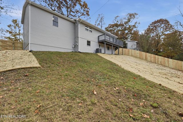 1407 Peltier Rd, Knoxville, TN 37912