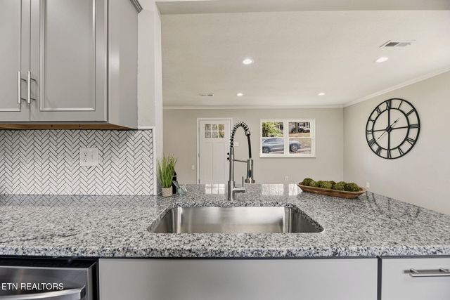 1407 Peltier Rd, Knoxville, TN 37912