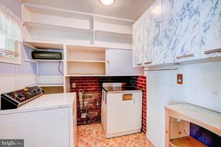 32 GAPING ROCK RD, Levittown, PA 19057