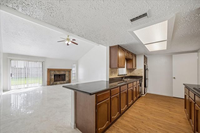1906 Iron Ridge, Sugar Land, TX 77478