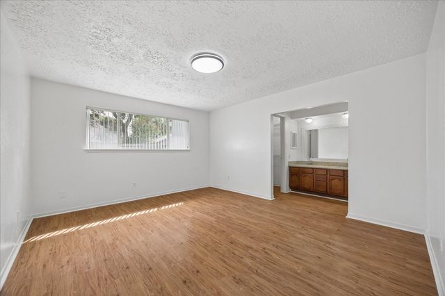 1906 Iron Ridge, Sugar Land, TX 77478