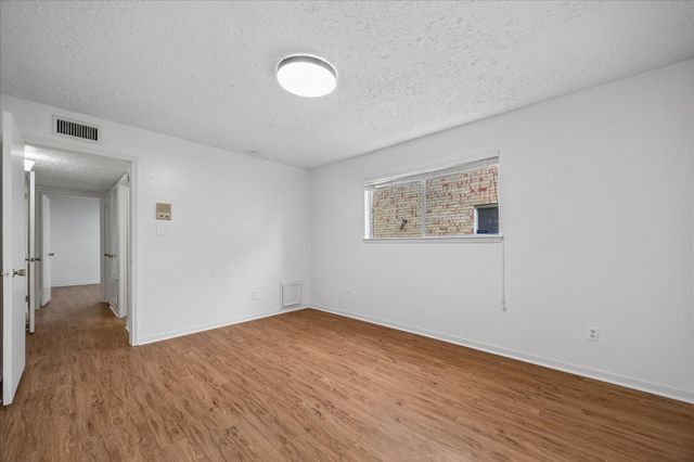 1906 Iron Ridge, Sugar Land, TX 77478