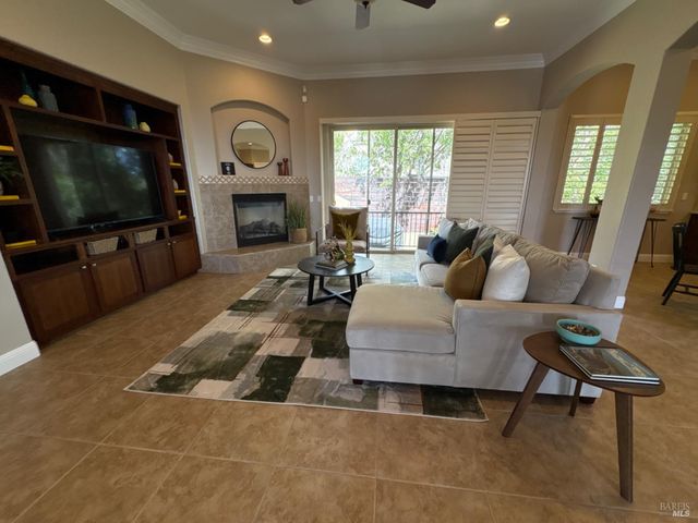 382 Knoll Dr, Fairfield, CA 94534