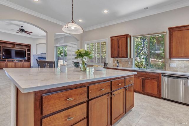 382 Knoll Dr, Fairfield, CA 94534