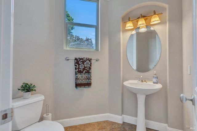 382 Knoll Dr, Fairfield, CA 94534