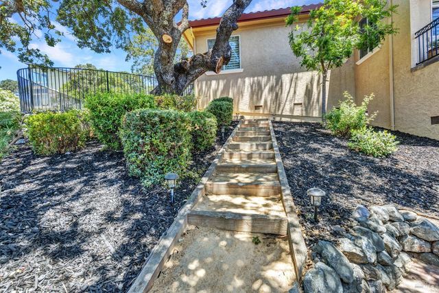 382 Knoll Dr, Fairfield, CA 94534