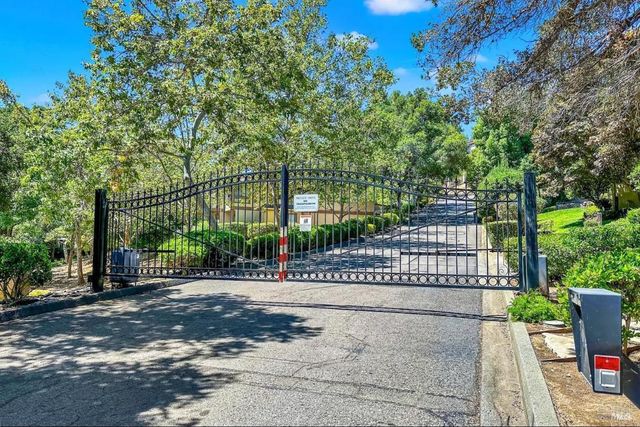 382 Knoll Dr, Fairfield, CA 94534