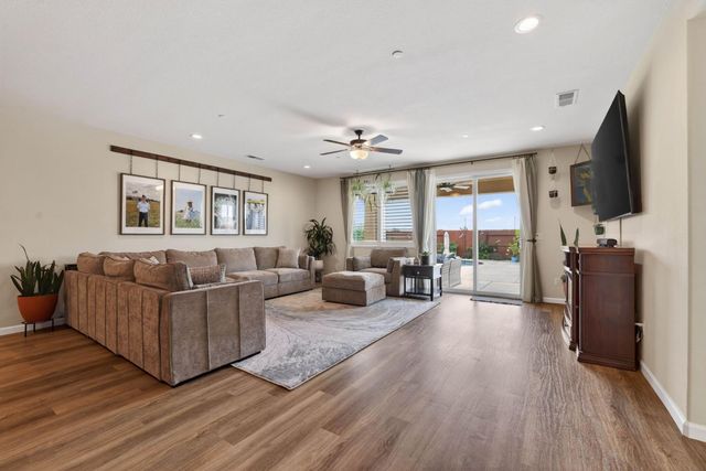 1391 Rio Grande Dr, Plumas Lake, CA 95961