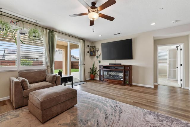 1391 Rio Grande Dr, Plumas Lake, CA 95961