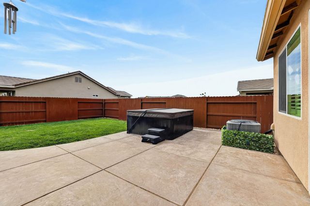 1391 Rio Grande Dr, Plumas Lake, CA 95961