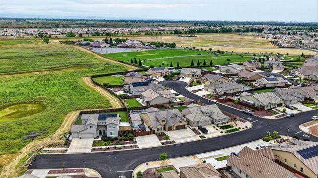 1391 Rio Grande Dr, Plumas Lake, CA 95961