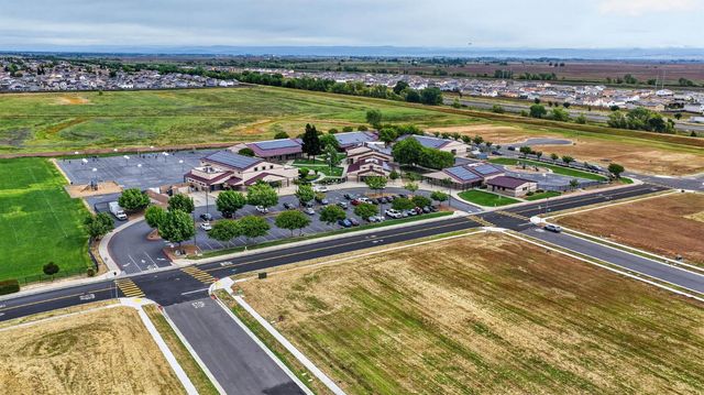 1391 Rio Grande Dr, Plumas Lake, CA 95961