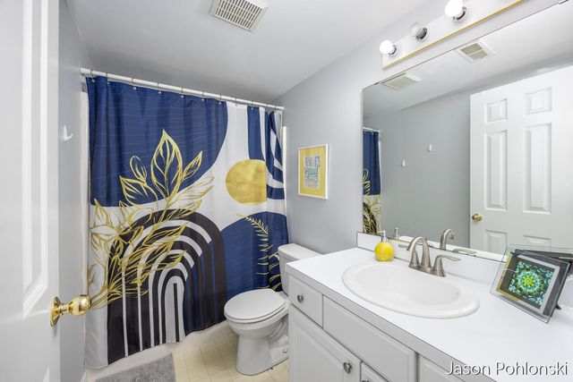 4916 Castle Hill Court Ne, Rockford City, MI 49341